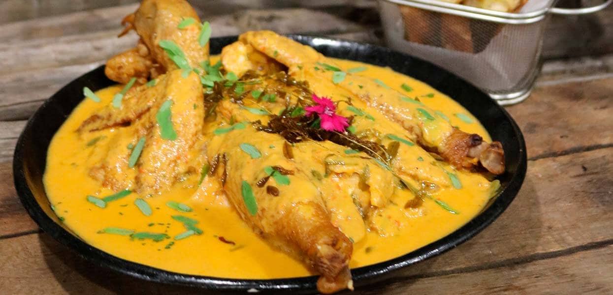 Gà Nấu Cốt Dừa Lá Me			