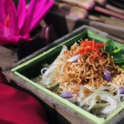 Gỏi Bông Súng Với Khô Mực Xé