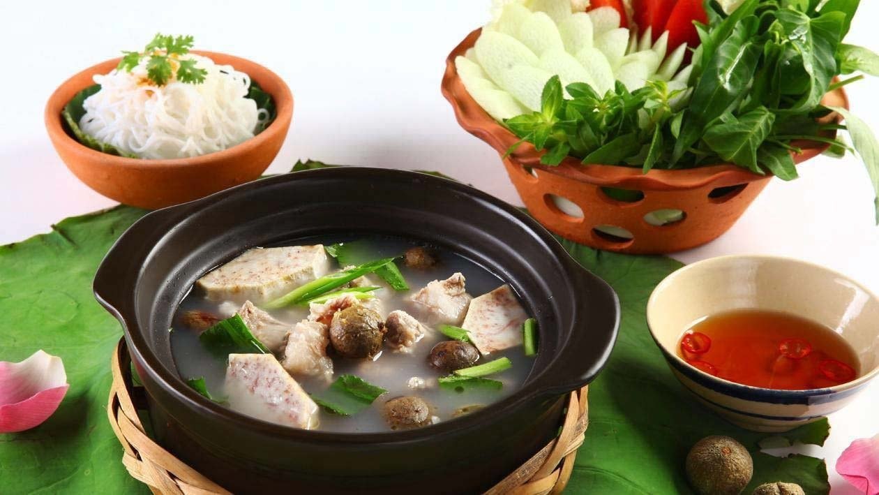 Green Duperreanum with Pork Rib Hotpot