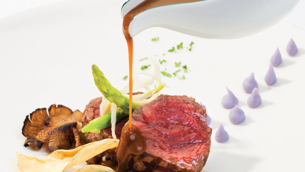 Grilled Beef with Rosemary and Green Pepper Sauce