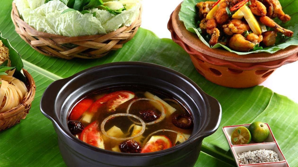 Yellow bamboo with Crispy Frog Hotpot