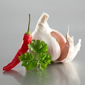 3. Mùi tây, ớt và tỏi