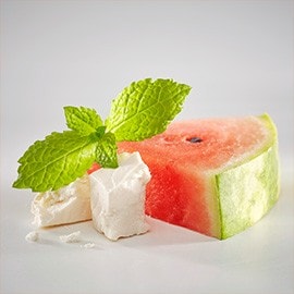 4. Bạc hà, sữa cừu/dê, và dưa hấu
