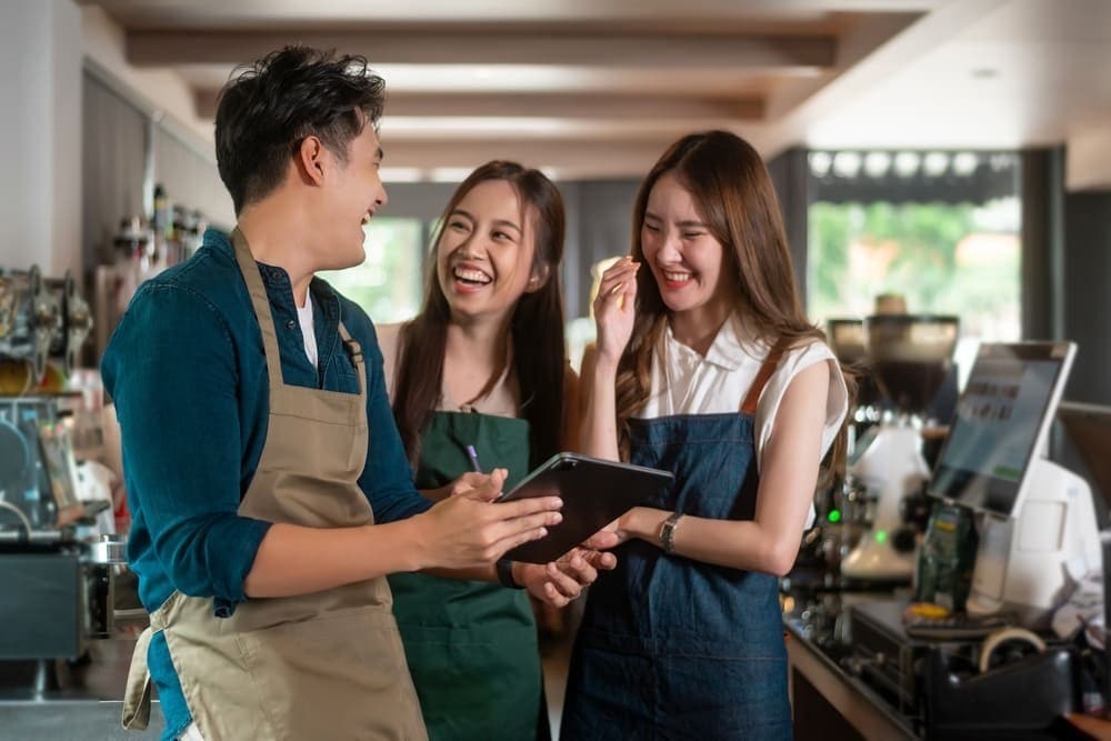 Muốn áp dụng cách quản lý nhân viên nhà hàng hiệu quả, người quản lý cần tạo ra một môi trường minh bạch, biết ghi nhận và động viên đúng lúc