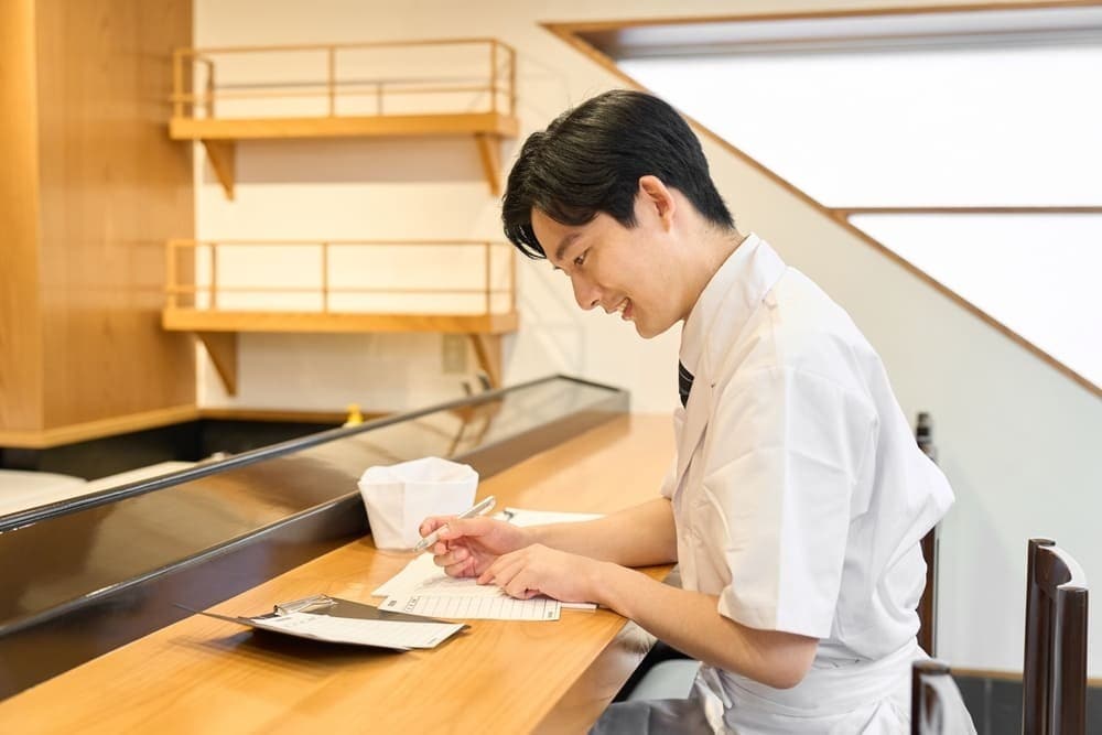 Cách tính lãi trong kinh doanh nhà hàng là lấy doanh thu trừ tổng chi phí