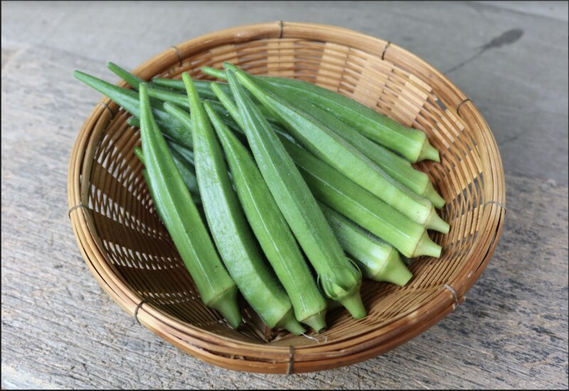 Đậu bắp ăn kèm lẩu thái 