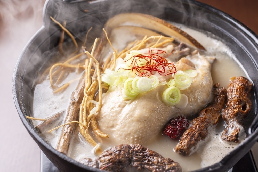 Hot pot dishes cooked with delicious Korean chicken