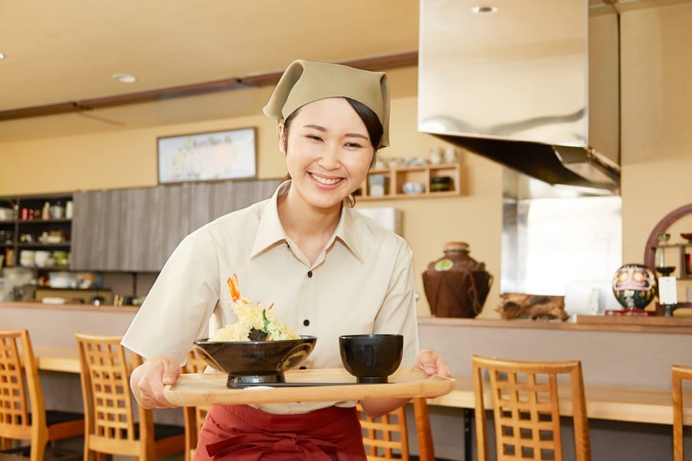 4 YÊU CẦU ĐỐI VỚI NHÂN VIÊN PHỤC VỤ NHÀ HÀNG CẦN BIẾT