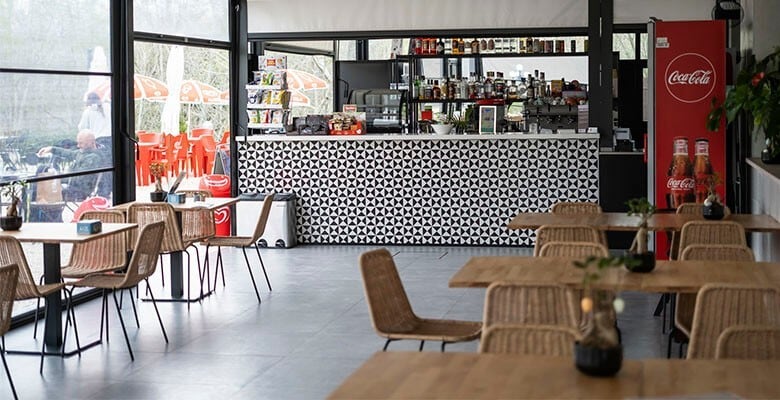 Bố trí mặt bằng, lối vào nổi bật luôn là cách để thu hút khách hàng