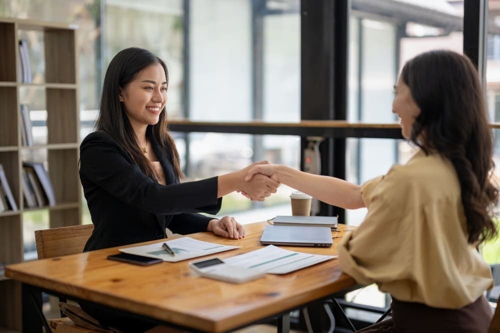 Xây dựng mối quan hệ hợp tác tốt đẹp với doanh nghiệp địa phương