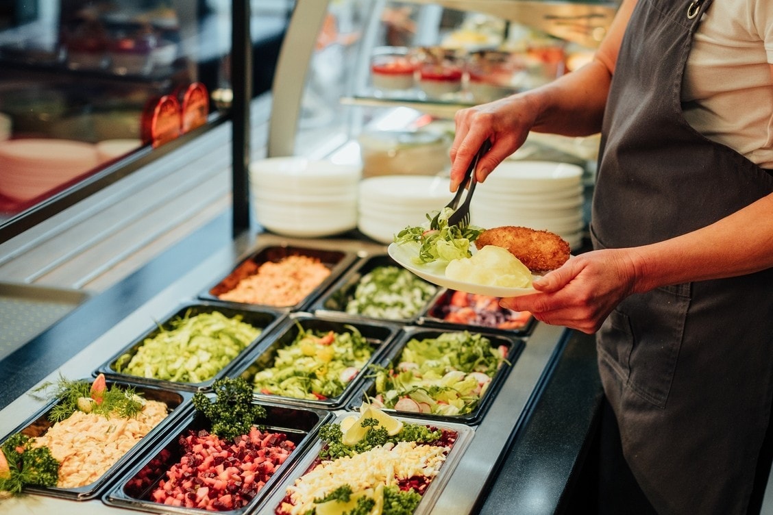 Buffet food serving process of own choice