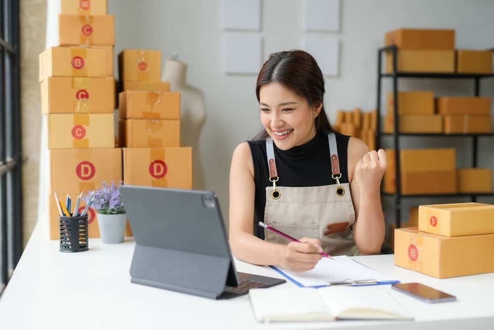 Kiểm kê thường xuyên và ghi chép chính xác số lượng nhập, xuất hàng ngày để đảm bảo số lượng hàng có trong kho