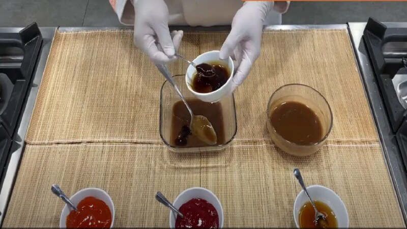 Pha nước sốt làm bò lúc lắc Pha nước sốt làm bò lúc lắc