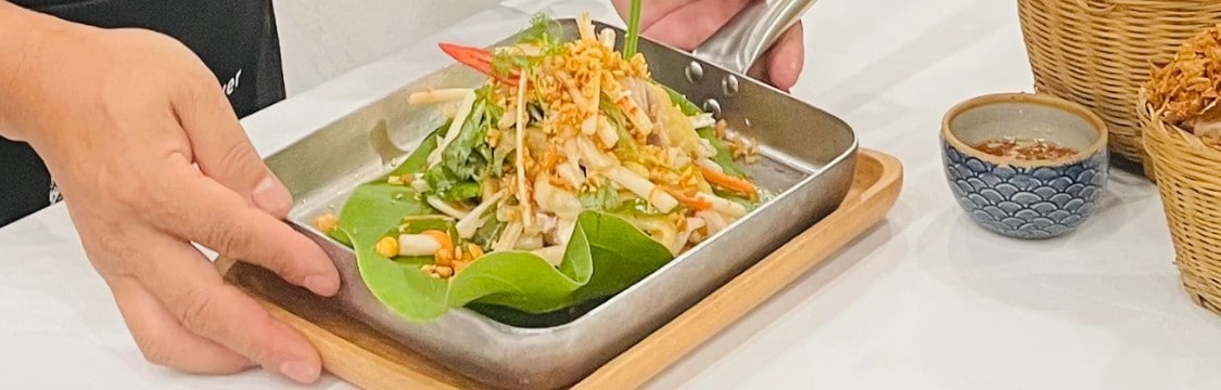 Cách Làm Gỏi Gà Ngó Sen Giòn, Chua Ngọt, Hấp Dẫn, Từ Đầu Bếp