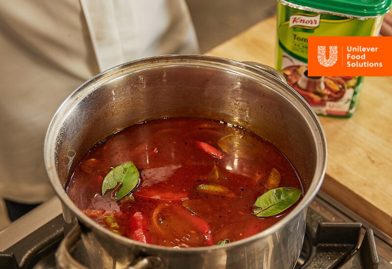 Nấu lẩu Thái hải sản bằng gói gia vị Knorr Nấu lẩu Thái hải sản bằng gói gia vị Knorr
