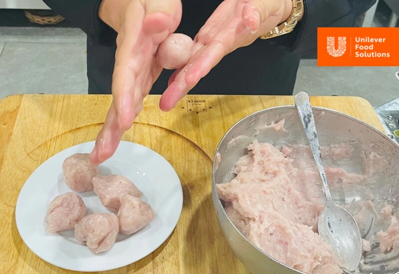 Sơ chế nguyên liệu nấu lẩu cá thác lác Sơ chế nguyên liệu nấu lẩu cá thác lác