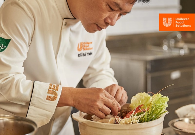 Trình bày món lẩu Thái hải sản chua cay Trình bày món lẩu Thái hải sản chua cay