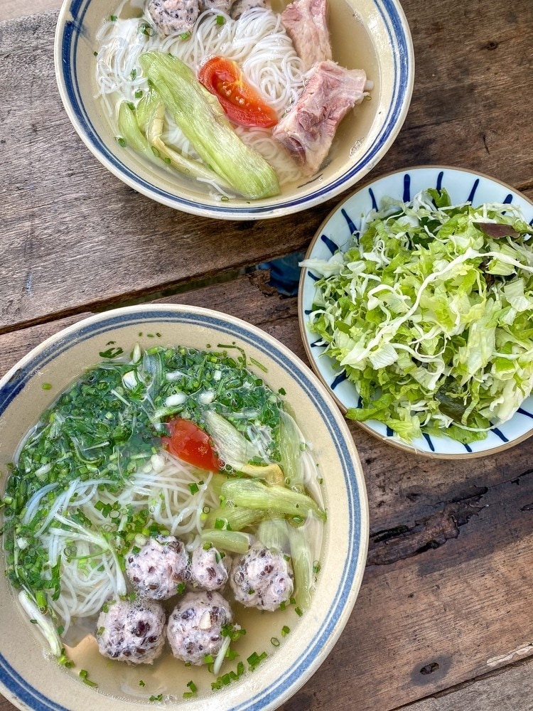 Hoàn thành trình bày món bún mọc Hoàn thành trình bày món bún mọc