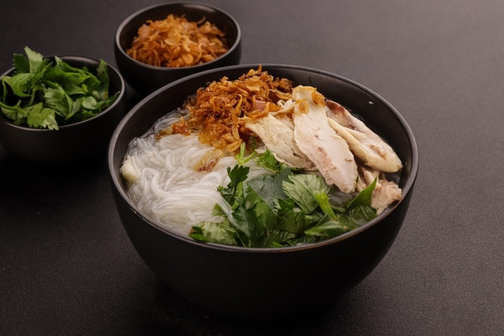 Miến gà xé phay là một trong những món ăn "quốc dân" ai cũng mê! Miến gà xé phay là một trong những món ăn "quốc dân" ai cũng mê!