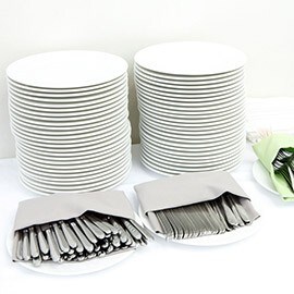 Đặt bộ muỗng nĩa ở cuối chuỗi quầy buffet Đặt bộ muỗng nĩa ở cuối chuỗi quầy buffet