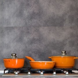 2. Một bộ nồi và chảo