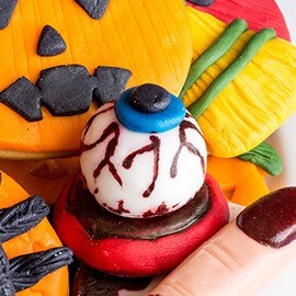 Bánh Donut con mắt đẫm máu