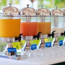 Đặt quầy thức uống tách biệt với khu để thức ăn